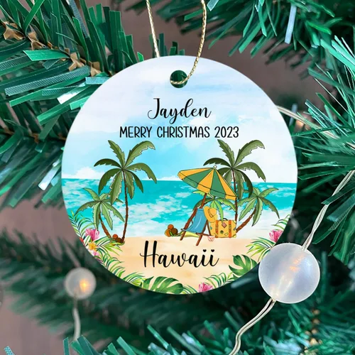 Vista 4 de Adorno de Navidad personalizado de playa de Hawái 2026, adorno de Navidad de paisaje urbano de Hawaii, adornos de Hawái, regalos para amigos, mamá