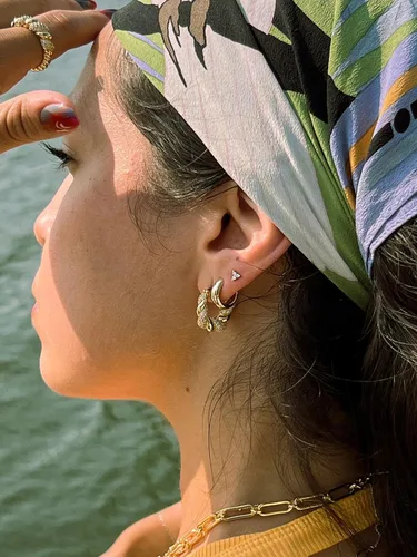 Vista 36 de Aretes de aro gruesos de oro para mujer, chapados en oro de 14 quilates, aretes de aro triple, hipoalergénicos, a la moda, aretes de aro gruesos