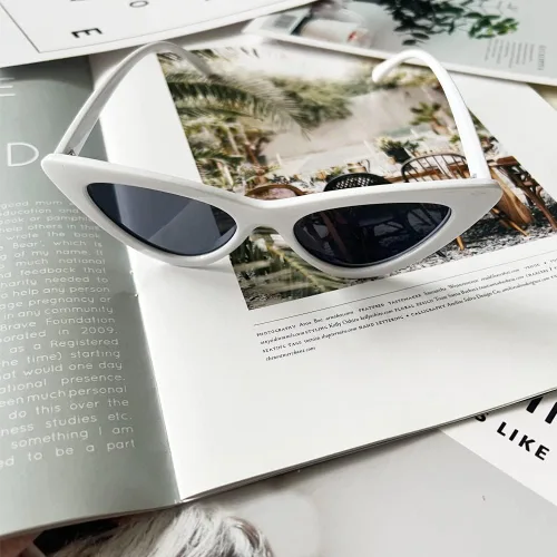 Vista 4 de OZPYKAE Gafas de sol para mujer, estilo vintage, montura de plástico, estilo retro, estilo de ojo de gato