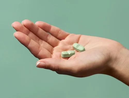 Vista 6 de Divi Vitaminas para el crecimiento del cabello para mujeres y hombres, hechas con ingredientes limpios, veganos y respaldados por la ciencia