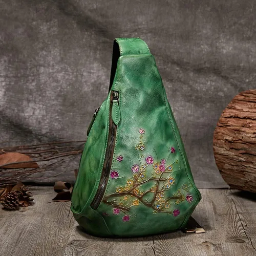 Vista 2 de Bolso bandolera de cuero genuino para mujeres y hombres, mochila vintage hecha a mano en el pecho, mochila casual cruzada para el hombro