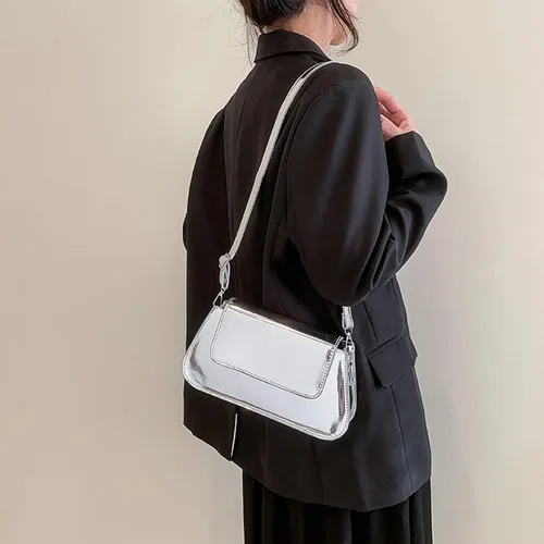 Vista 2 de Bolso pequeño para las axilas Y2K brillante metálico plateado monedero lindo bolso de fiesta para mujer Hobo Tote Bolso de mano Bolsos de noche