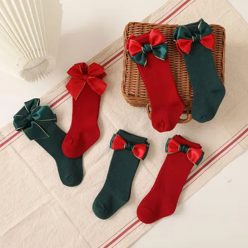 Vista 2 de Rarjuiey 2 pares de calcetines de Navidad para bebés y niñas pequeñas, medias de lazo alto hasta la rodilla, calcetines de algodón para recién