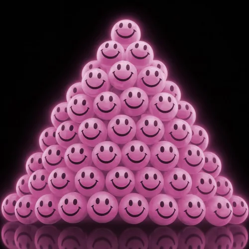 Vista 12 de ArtCreativity 36 bolas hinchables verdes con cara sonriente que brillan en la oscuridad, paquete a granel de 36, bolas de rebote de 1 pulgada