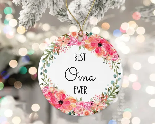 Vista 2 de Adorno de Navidad con la frase "Best Oma Ever", adorno de Navidad para Oma de hijo, hija, regalos de nana, adorno de Navidad de cerámica impreso