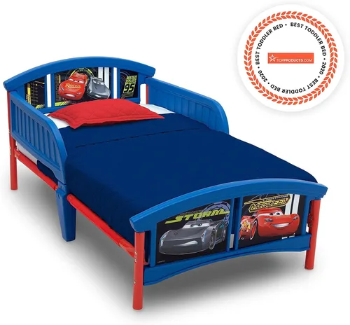 Vista 4 de Delta Children Cama de plástico para niños pequeños, Disney/Pixar Cars y escritorio con silla con compartimento de almacenamiento, certificado