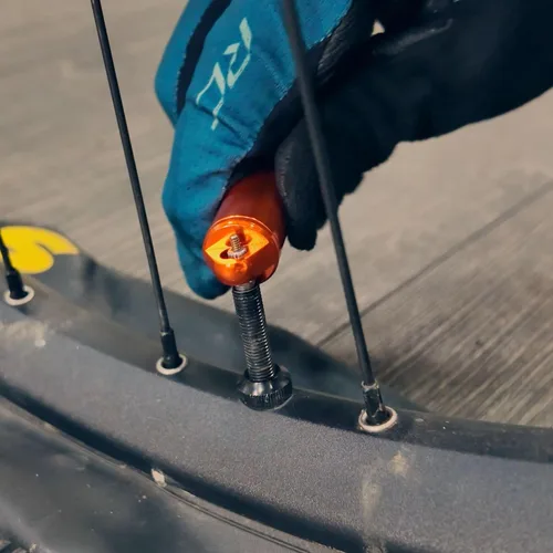 Vista 5 de Granite Suture Kit de tapones para neumáticos, kit compacto de reparación de neumáticos de bicicleta plana sin cámara con 2 tapones de neumáticos
