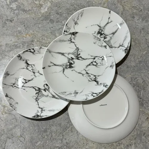 Vista 3 de Coffeezone Juego de 4 platos decorativos de porcelana con diseño de mármol (8 pulgadas)