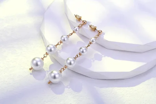 Vista 2 de Aretes colgantes de perlas de plata de ley 925 para mujeres y niñas, aretes largos de perlas, aretes colgantes de nácar, accesorios de perlas