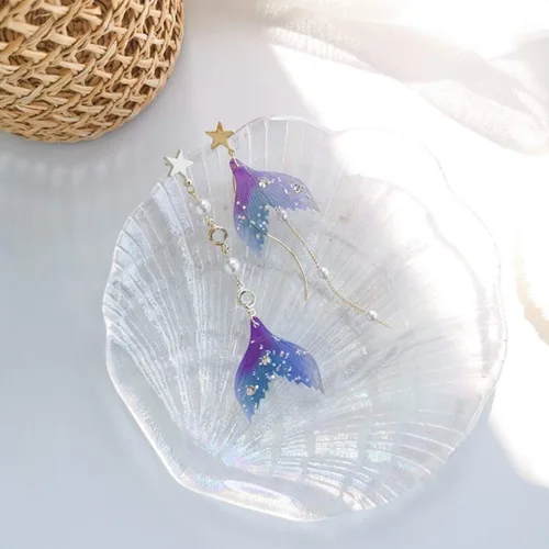Vista 3 de Pendientes de cola de sirena con diseño de leyenda de sirena color morado