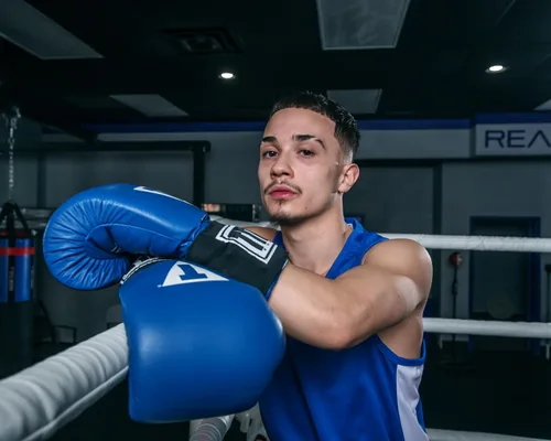 Vista 2 de TITLE Boxing USA Guantes de Competencia de Boxeo - Elástico