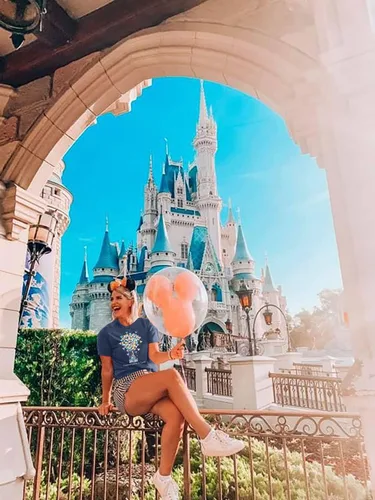 Vista 8 de Camisas mágicas para mujer, camisa Magic Kingdom, camiseta de manga corta con el lugar más feliz de la tierra, camiseta de vacaciones familiares
