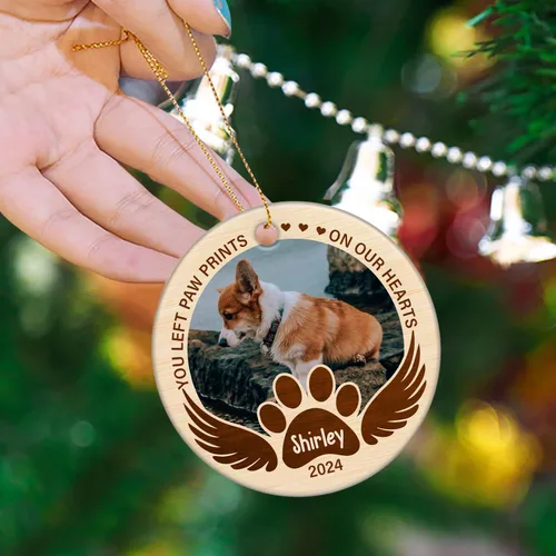 Vista 5 de Huellas de pata que dejaste en nuestros corazones Adorno 2025, Adornos personalizados para perros para árbol de Navidad, Adorno de cerámica