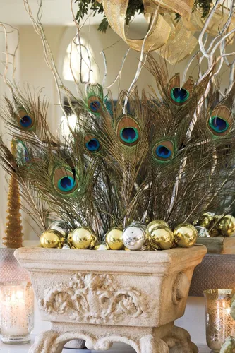 Vista 3 de 50 plumas de pavo real de 40 a 45 pulgadas para centros de mesa de novia de Halloween, decoración floral