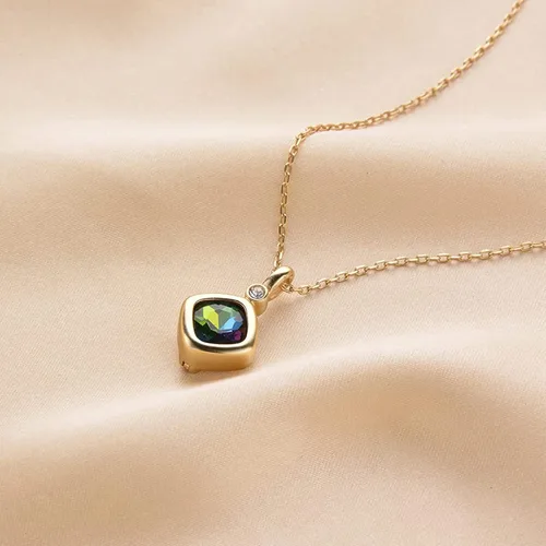 Vista 2 de Collar con colgante de 14 quilates para mujer, collar de esmeralda con piedra natal de mayo como regalo para ella.