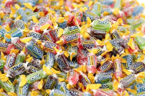 Vista 2 de Jolly Rancher - Caramelos duros a granel, 2.5 libras, variedad surtida, dulces duros envueltos individualmente para celebrar, cumpleaños, Halloween