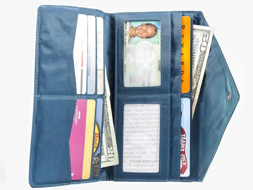 Vista 5 de Big Skinny Cartera delgada Slimvelope de tres pliegues para mujer, con capacidad para hasta 40 tarjetas