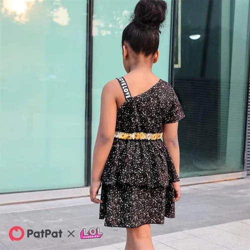 Vista 4 de L.O.L. Surprise! Vestido escalonado con estampado de figura de un hombro para niñas, vestido casual fluido, talla 6-12, Negro