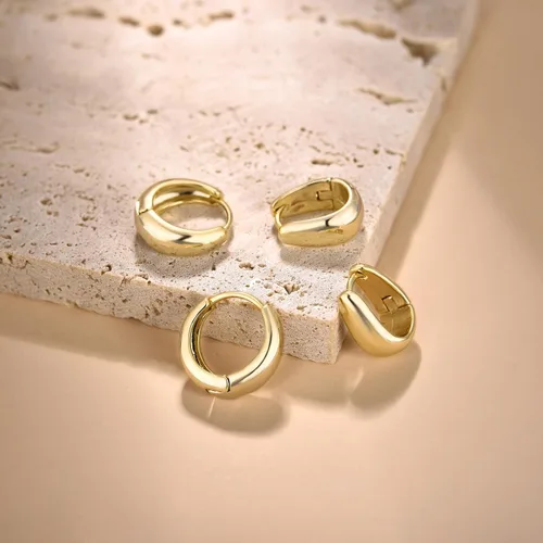 Vista 5 de DALARAN Juego de aretes de aro gruesos y pequeños chapados en oro de 14 quilates, aretes ovalados ovalados gruesos y ligeros para mujeres y hombres