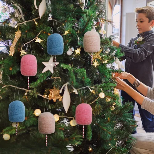 Vista 2 de Paleta de lana de fieltro, adornos colgantes para árbol de Navidad, hechos a mano, paleta de lana de fieltro rosa, blanco, azul, adornos de Navidad