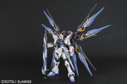 Vista 2 de Figura de acción Bandai Hobby Strike Freedom Gundam, Bandai Perfect Grade