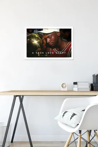 Vista 29 de Michael Jordan - Póster de pared A True Love Story, 22.4 pulgadas de largo x 14.7 pulgadas de ancho, versión enmarcada de madera de granero