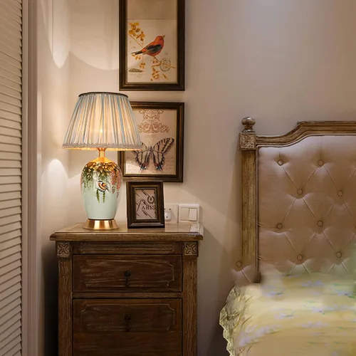Vista 4 de Lámpara de mesa LED de cerámica pintada a mano con flores y pájaros, lámparas chinoiserie americanas, clásicas, de tela amarilla, mesita de noche
