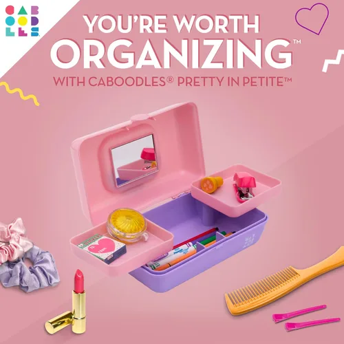 Vista 2 de Caboodles Pretty in Petite - Caja de maquillaje de dos tonos rosa sobre lavanda, caja organizadora de plástico duro, 2 bandejas giratorias, espejo