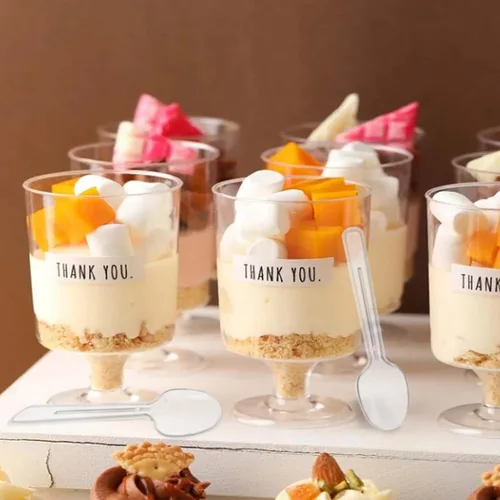 Vista 5 de Paquete de 50 tazas de postre de plástico transparente con cucharas, tazas de mousse de 5 onzas, tazas de parfait transparentes, tazas de postre