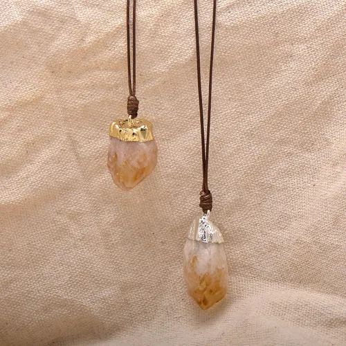 Vista 5 de Collar colgante de cristal de cuarzo citrino natural trenzado a mano, tono de oro blanco