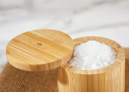 Vista 7 de RoyalHouse Soporte para sal y pimienta de bambú natural con tapa de bambú Bodega de sal con tapa giratoria magnética, caja de almacenamiento sana