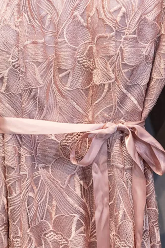 Vista 3 de Alex Evenings Vestido bordado con mangas de ilusión para mujer longitud del té para mujer Petite Missy