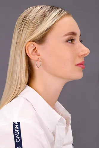 Vista 2 de Aretes de aro redondos pulidos clásicos de oro rosa de 14 quilates, tubo de 0.079 in