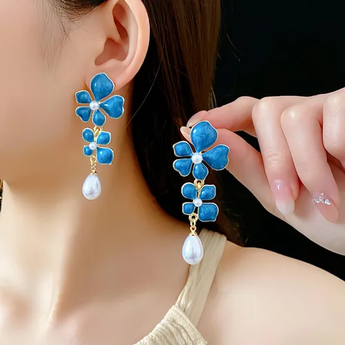Vista 2 de Aretes de flores plateadas medievales vintage para mujer, hipoalergénicos