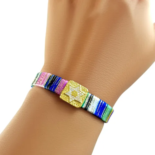 Vista 27 de Alef Bet by Paula Macrame Friendship Bracelet in Shades of Blue with Gold-plated Jewish Star of David Charm