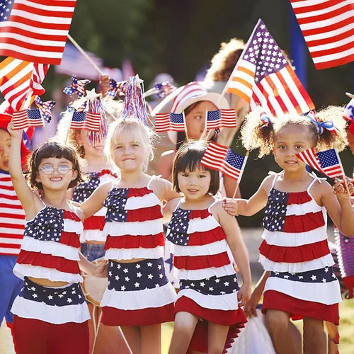 Vista 7 de AUGSHY Banderas pequeñas de mano estadounidenses, paquete de 22 banderas americanas pequeñas en palo, bandera estadounidense en palo de 5 x 8
