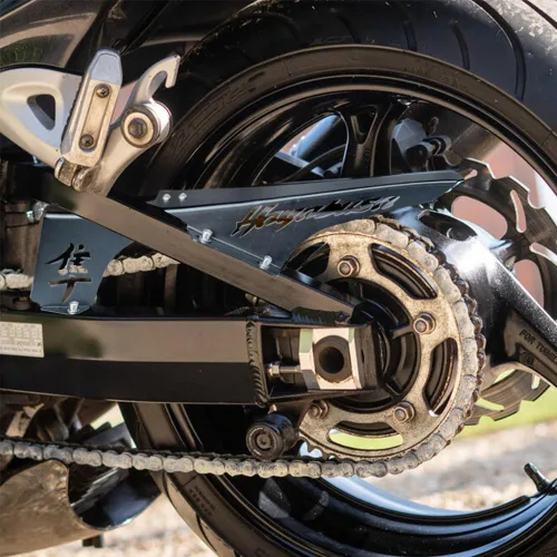 Vista 6 de Protector de cubierta de piñón de cadena de aluminio billet con logotipo grabado compatible con Suzuki Hayabusa GSXR1300 1999-2023