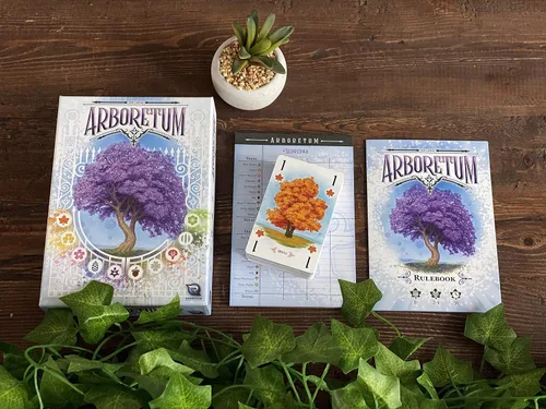 Vista 4 de Renegade Game Studios Juego de cartas de estrategia Arboretum que desafía a 2-4 jugadores de 8 años en adelante a crear el jardín más hermoso
