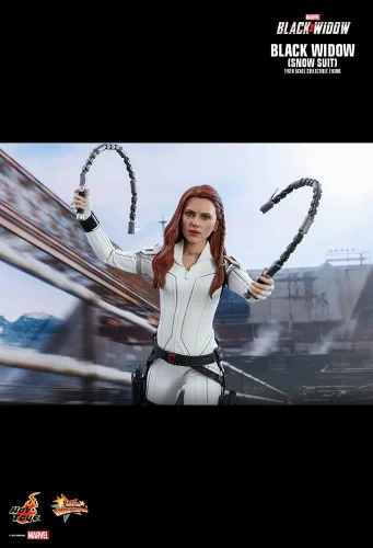 Vista 5 de Hot Toys Marvel Comics Black Widow Black Widow (versión traje de nieve) figura coleccionable a escala 1/6