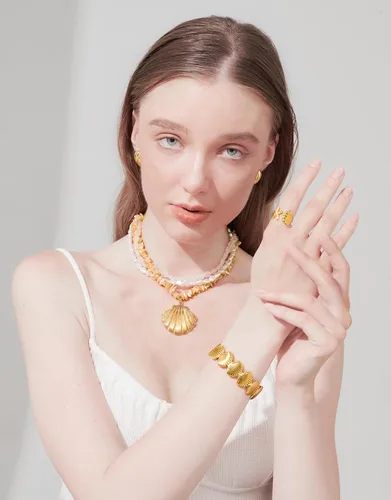 Vista 4 de Collar de concha dorada para mujer con arena de playa y cuentas de estrella de mar, gargantilla de cadenas de océano, collar de moda de verano