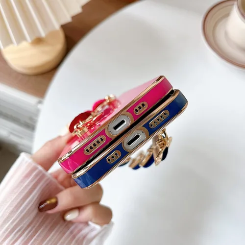 Vista 4 de Caseative Funda para iPhone 13 Pro Max, correa de muñeca con corazón chapado en amor, pulsera de cadena, funda suave para mujeres y niñas