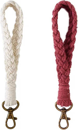 Vista 6 de Llavero de macramé, estilo bohemio, hecho a mano, llavero de muñeca para mujer 1_verde&café