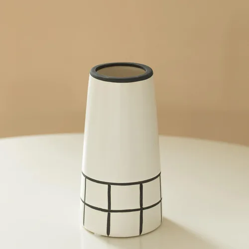 Vista 5 de Florero cónico moderno pintado de cerámica de la tabla de la flor de la rejilla de 7" H, blanco y negro
