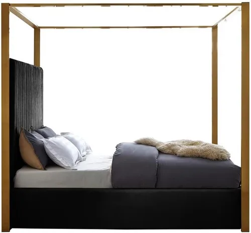 Vista 5 de Meridian Furniture JonesBlack-Q Jones Collection Modern Cama Queen tapizada contemporánea, terciopelo negro, acolchado de canal, marco de latón