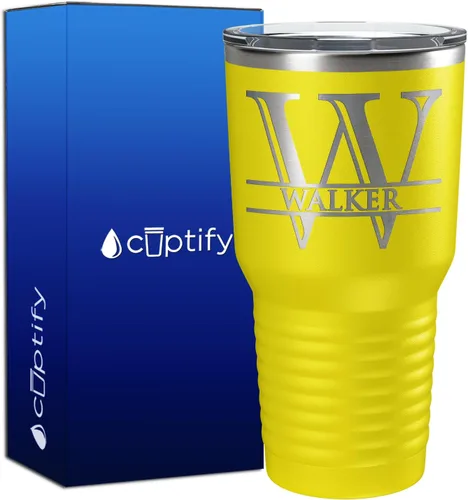 Vista 116 de Vaso personalizado de regalo de cumpleaños para mujeres y hombres, con monograma de escritura dividida, inicial y nombre grabado en negro, taza