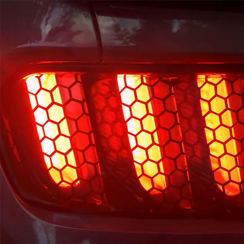 Vista 3 de Riloer Universa - Lámpara de luz trasera tipo panal de abeja tipo cubierta de luz trasera, estilo de fibra de carbono para automóvil, cubierta
