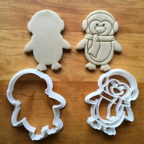 Vista 2 de Sweet Prints Inc - Juego de 2 cortadores de galletas de pingüino con orejeras, apto para lavavajillas
