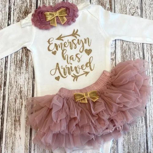 Vista 21 de Personalized Baby Girl Has Arrived Bodysuit Gold Glitter Design Add Any Name Optional Accessories