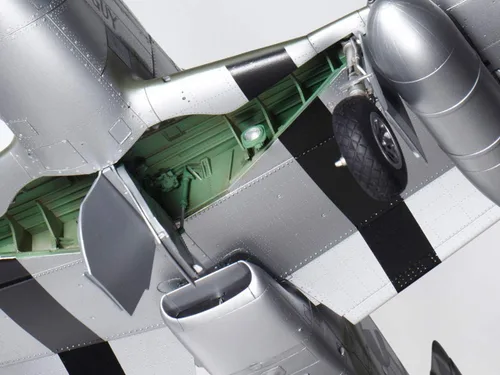 Vista 3 de TAMIYA P-51D Mustang Hobby Model Kit (TM60322), 168 meses a 1200 meses
