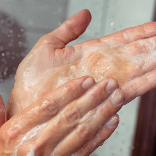 Vista 7 de OSEA Undaria - Esmalte corporal limpiador de 10 onzas, exfoliante corporal AHA con piedra pómez y algas marinas